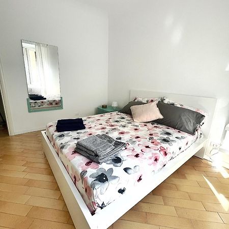 Ferienwohnung Ampio E Accogliente Bilocale - Fara 1, Porta Nuova Mailand Exterior foto
